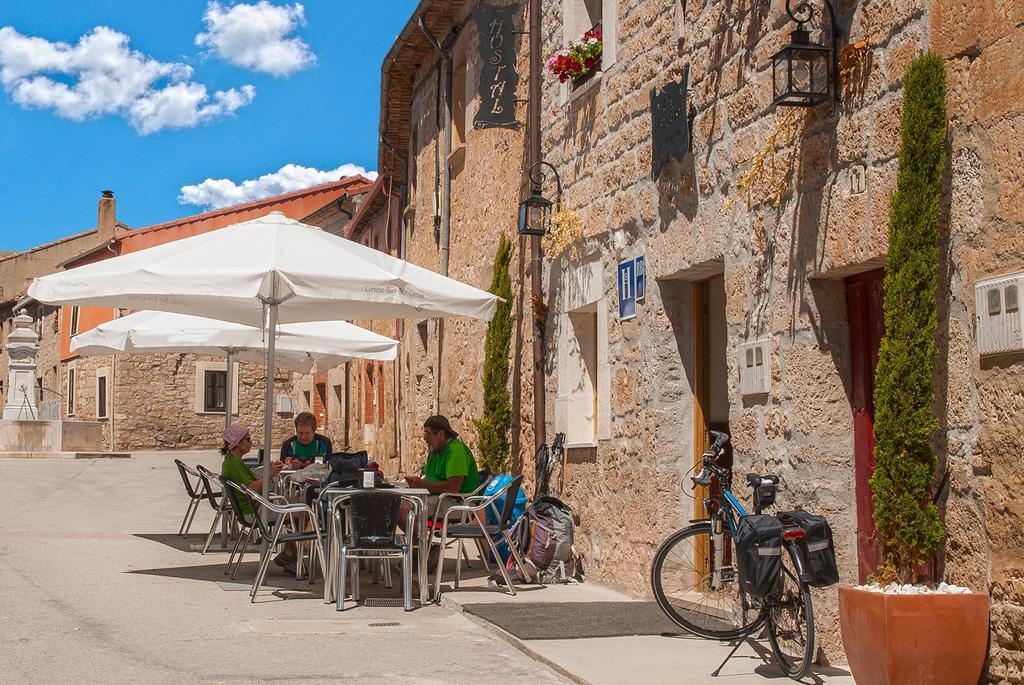 Hostal-Bar Restaurante "La Fuente" Rabé de las Calzadas Dış mekan fotoğraf