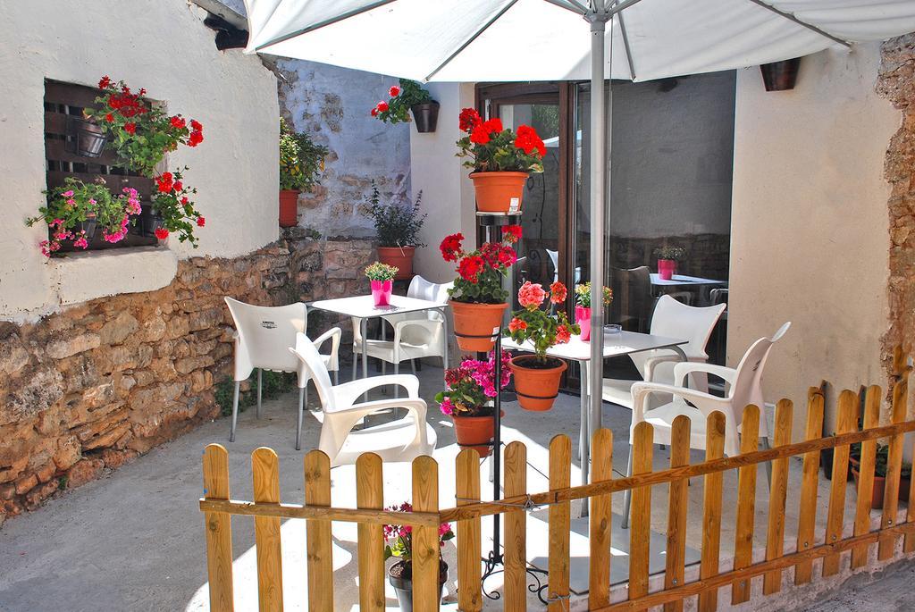 Hostal-Bar Restaurante "La Fuente" Rabé de las Calzadas Dış mekan fotoğraf