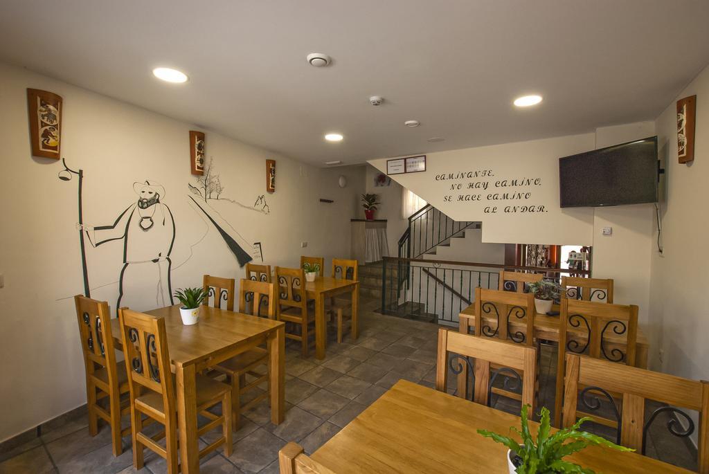 Hostal-Bar Restaurante "La Fuente" Rabé de las Calzadas Dış mekan fotoğraf