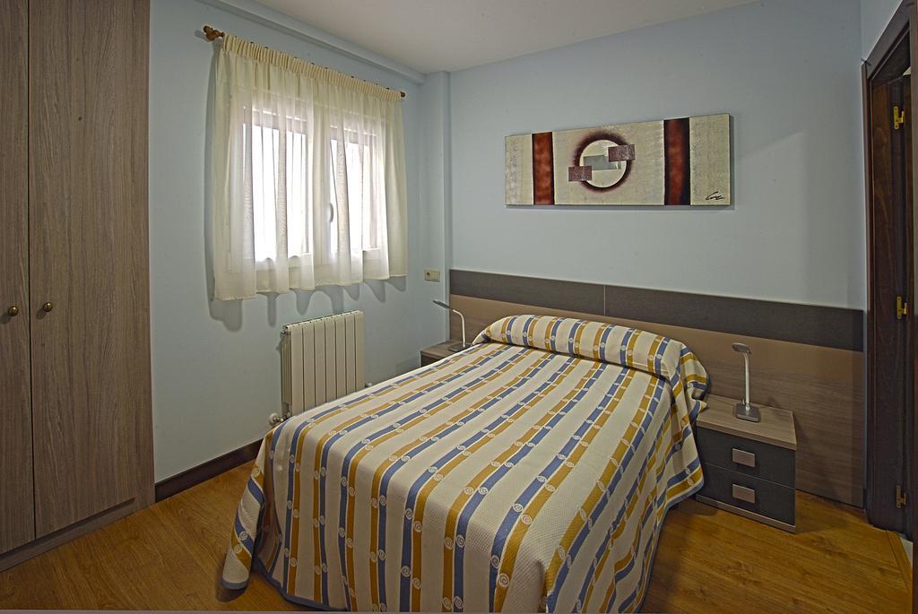 Hostal-Bar Restaurante "La Fuente" Rabé de las Calzadas Dış mekan fotoğraf