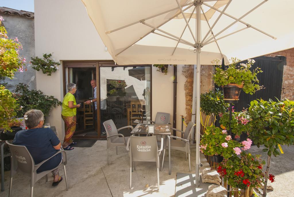 Hostal-Bar Restaurante "La Fuente" Rabé de las Calzadas Dış mekan fotoğraf