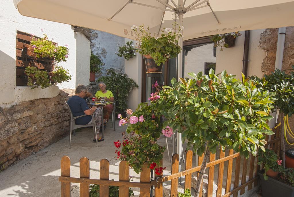 Hostal-Bar Restaurante "La Fuente" Rabé de las Calzadas Oda fotoğraf